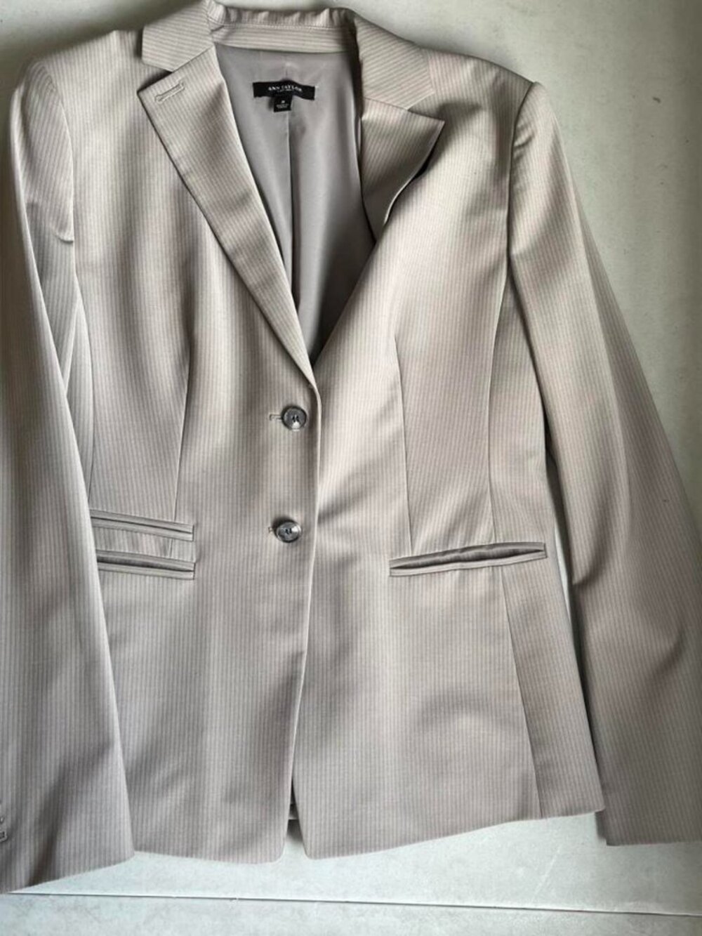 Ann Taylor Gray Pinstripe Suit Set Blazer 8 Pants 6
